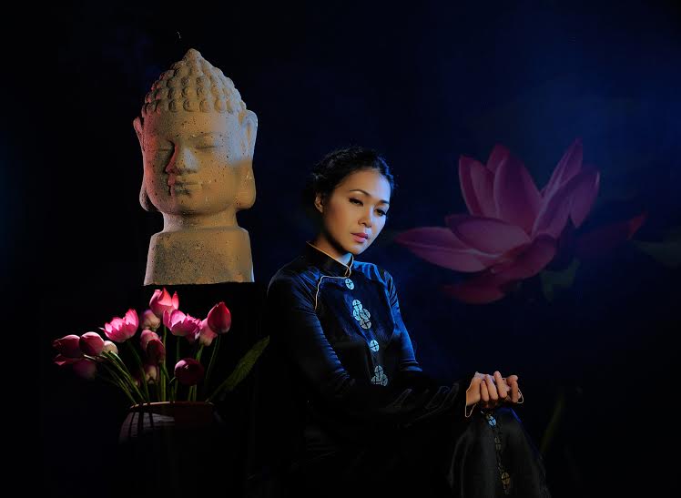 Bộ[-]ảnh[-]Đinh[-]Y[-]Nhung[-]huyền[-]bí[-]trước[-]cõi[-]thiền